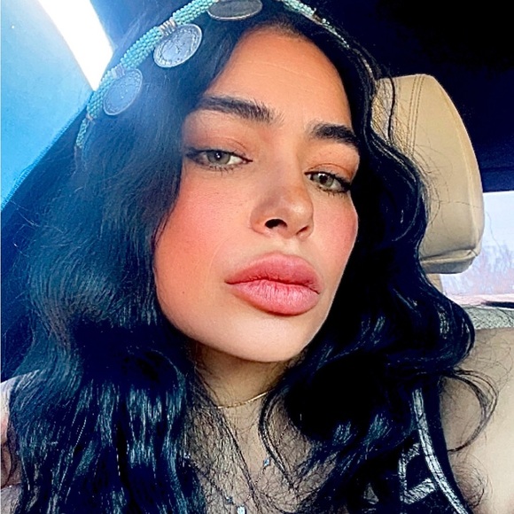 Meet your Posher, Leela @lilahsfig - Picture 1 of 16